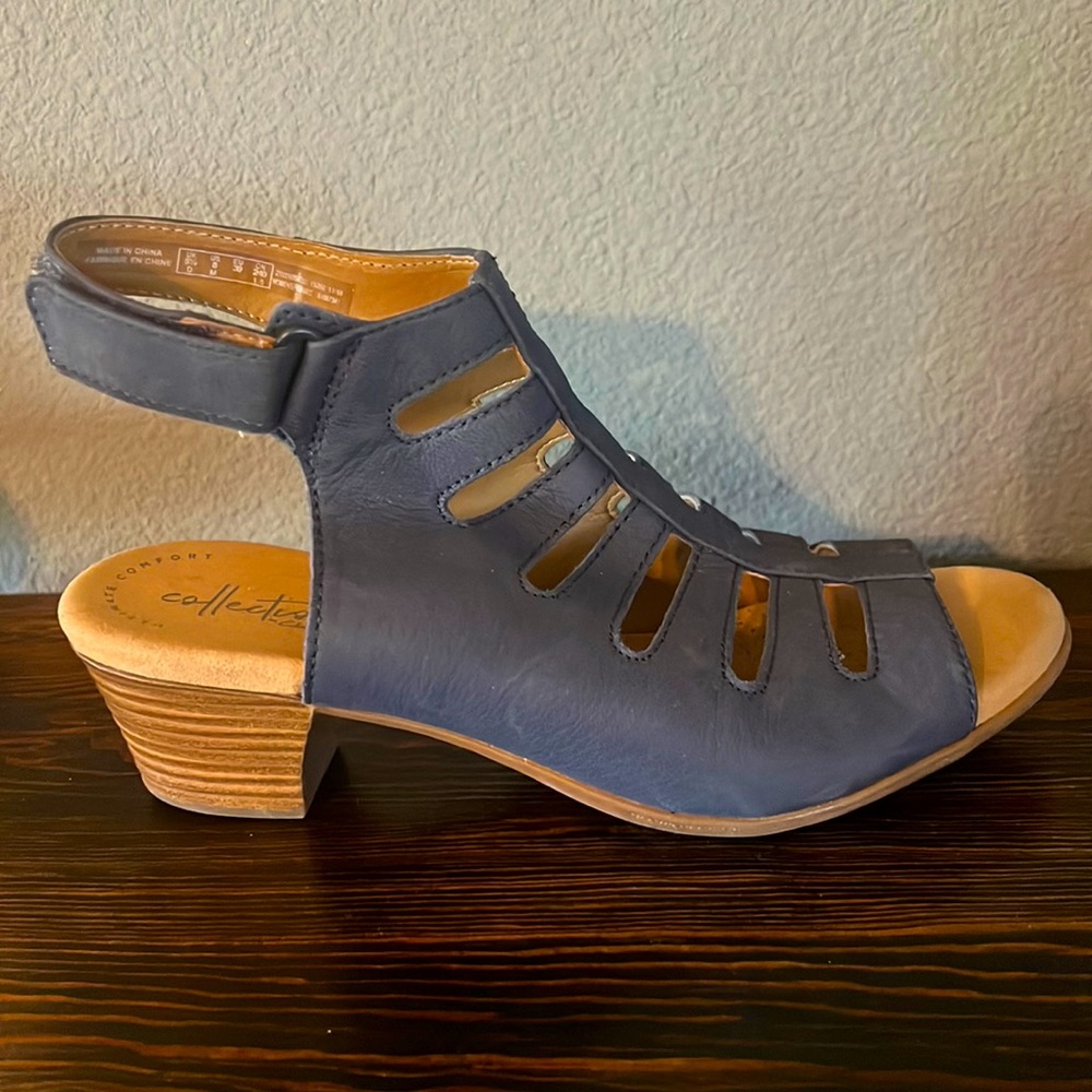 Clarks  ultimate comfort sandals